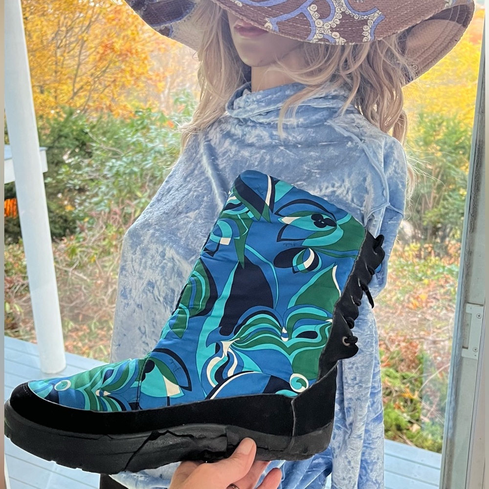 Colorful Blue and Green Patterned Boot Damaged Sole one boot